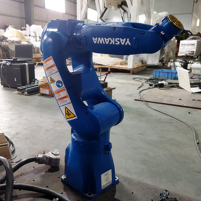 YASKAWA MOTOMAN SMALL ROBOT GP7
