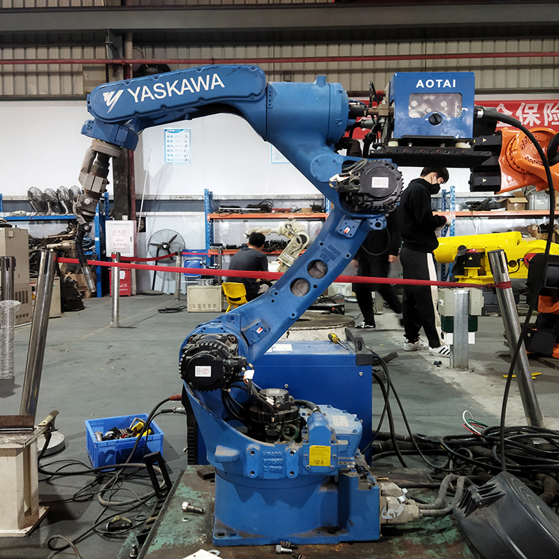 YASKAWA MOTOMAN MA1440 WELDING ROBOT