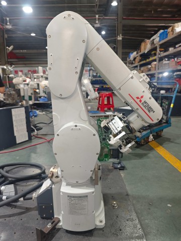 Used Mitsubishi RV-7FRL 6-Axis Long-Reach Industrial Robot Arm with CR800 / CR750 Controller