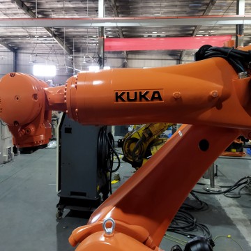 Refurbished KUKA KR210 R2700 with KRC4 controller
