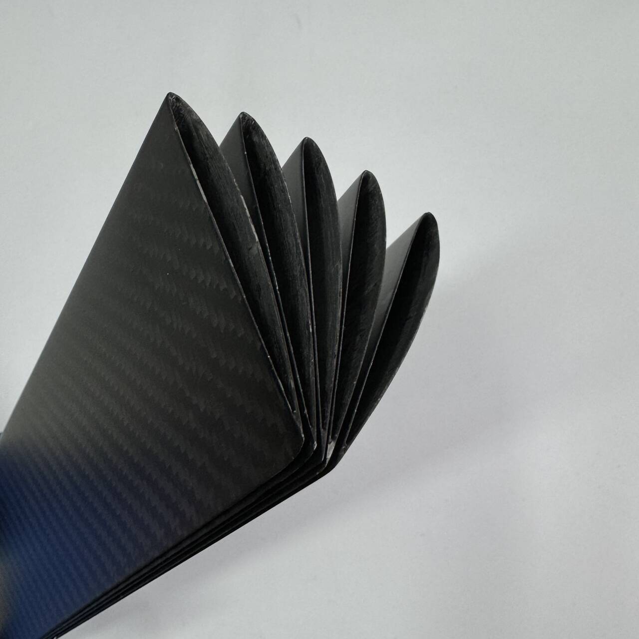 أجنحة كربون قابلة للطي.png