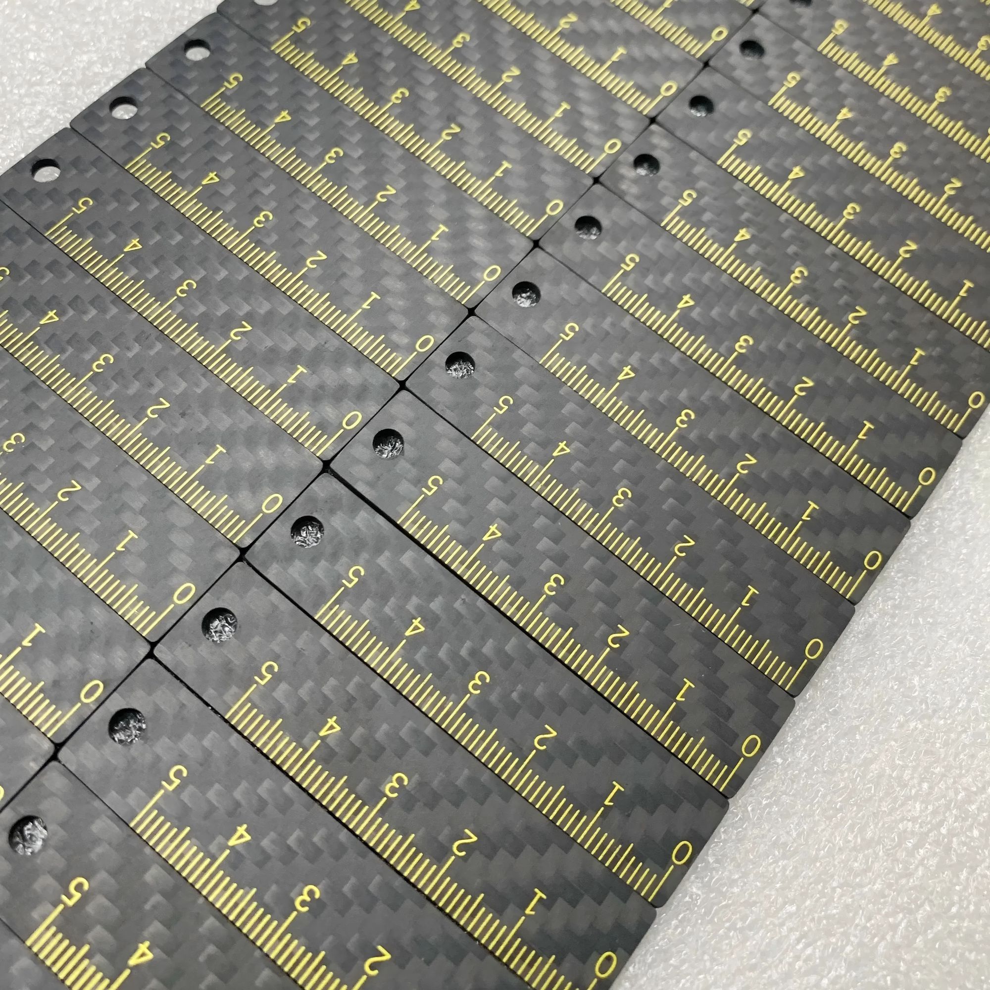 Eochairshlabhra snáithín carbóin gearrtha CNC saincheaptha ODM le rialóir  Seirbhís, Monaróir | Feimoshi, image size:2000x2000