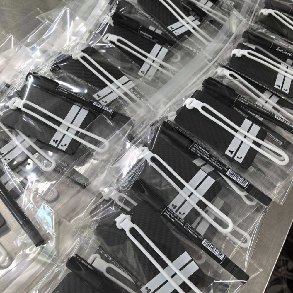Luggage tags.jpg