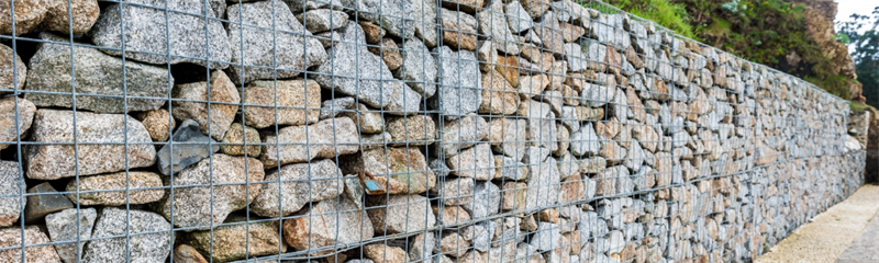 What advantages does the gabion mesh have in water conservancy projects?