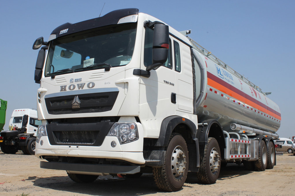 HOWO TX 8x4 Fuel Tanker Tru