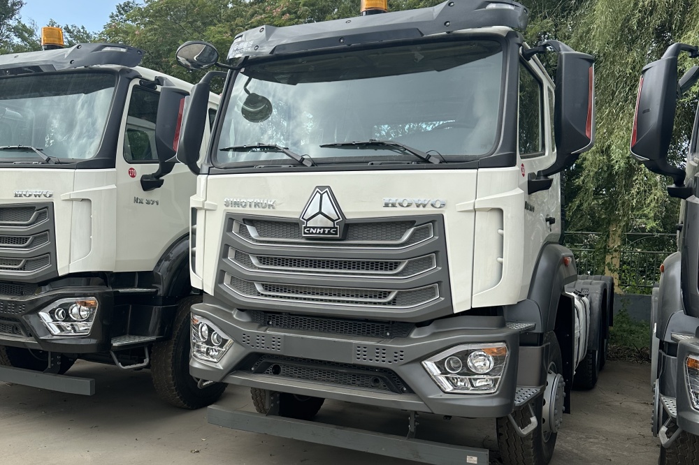 2019-2024 Sinotruk HOWO Nx 371HP Trailer Head Truck 4X2.6X4 Sino Hohan 400HP 6/10 Wheels 20-60 Tons Sand Tractor Truck
