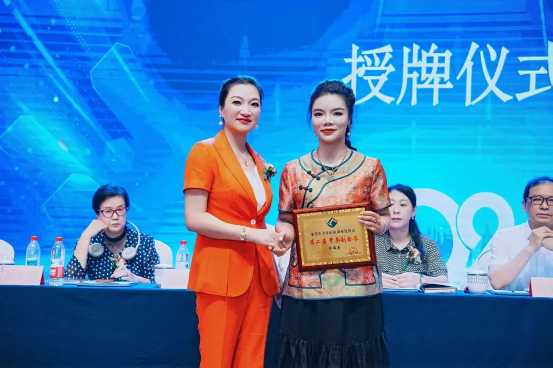 9c3ed2e1101b318.jpg