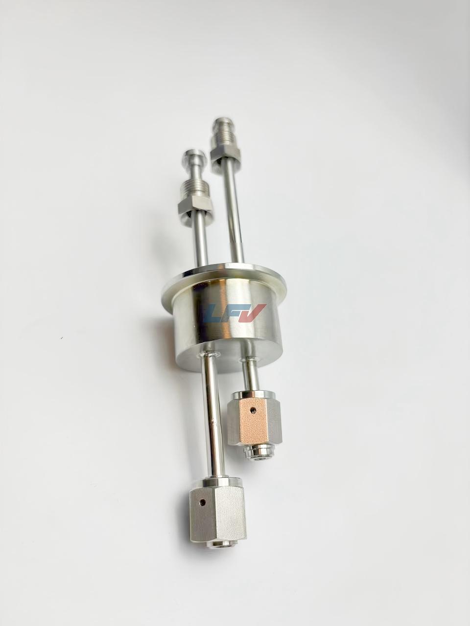 Liquid/gas feedthroughs designed to deliver liquids or gases to a vacuum-mounted device