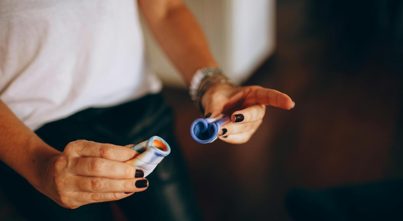 Can you use a smelly menstrual cup? Why does it smell bad, and how to remove the blood smell?