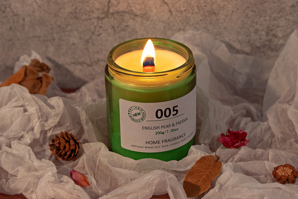 Custom Creative Scented Soy Wax Candle in Green Glass Cup