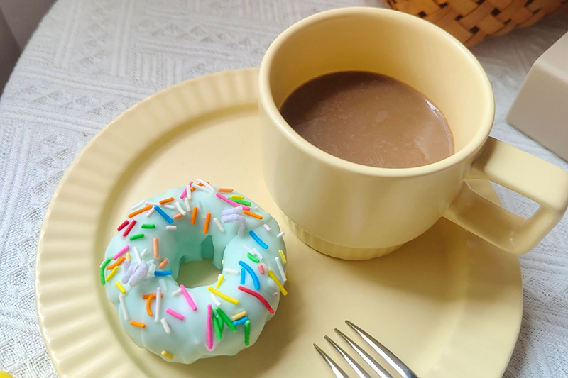 Unique Dessert  Soy Wax Scented Candle with Doughnut-Shaped