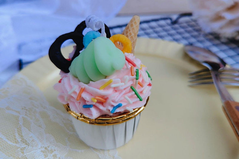 Handcrafted  Cupcake Soy Wax scented Candle with Desserts Decor