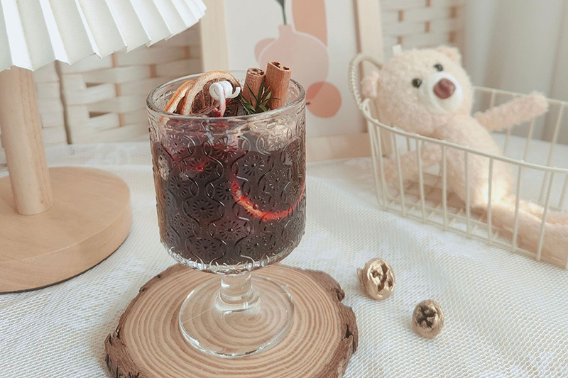 Cinnamon-Infused Red Wine Goblet Jelly Wax Aromatherapy Candle