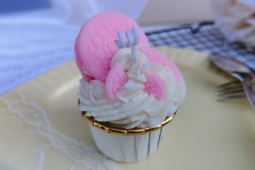 Creative Pink Cream Cupcake with  Oreo Cookies Scented Candle