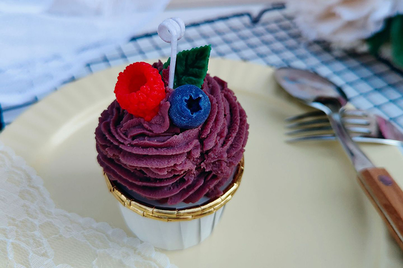 Creative Cream Cupcake Chocolate Blueberry Scented Candle
