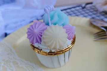 Creative Colorful Meringue Cupcakes Scented  Candle