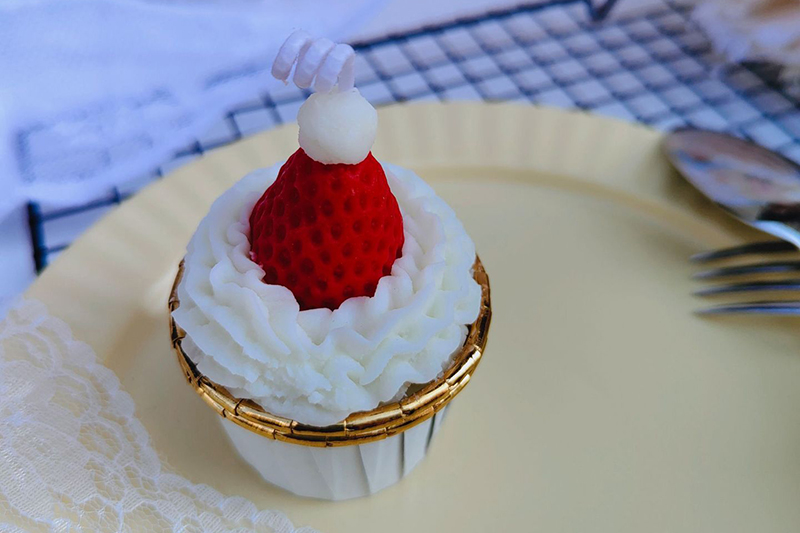 Christmas Creative Strawberry CakeScented Candle for Party Deco