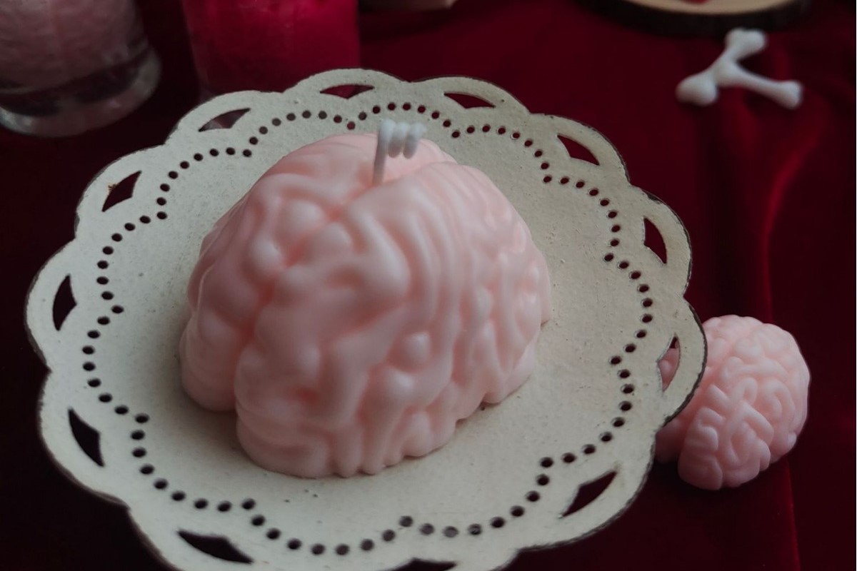 Spooky Brain-Shaped Candle for Halloween Decor & Aromatherapy