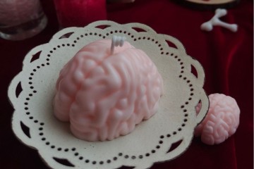 Spooky Brain-Shaped Candle for Halloween Decor & Aromatherapy