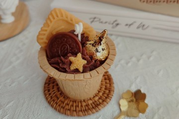 Novelty Chocolate Cupcake Dessert Soy Wax Scented Candle