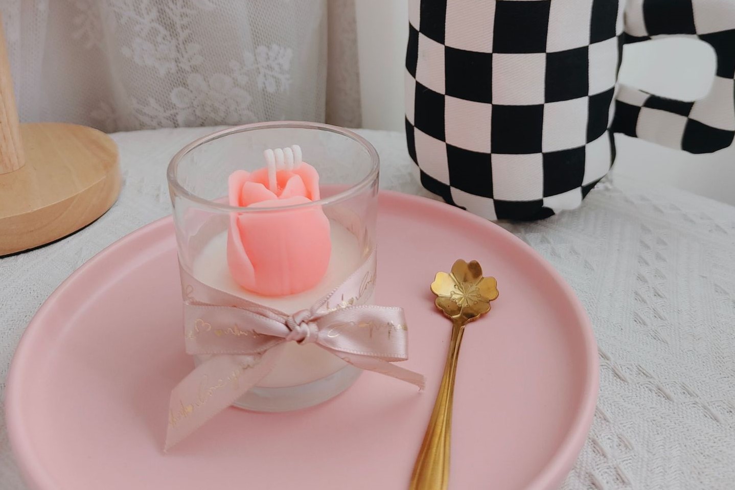 Elegant Tulip Cup Scented Candle - Perfect Home Decor