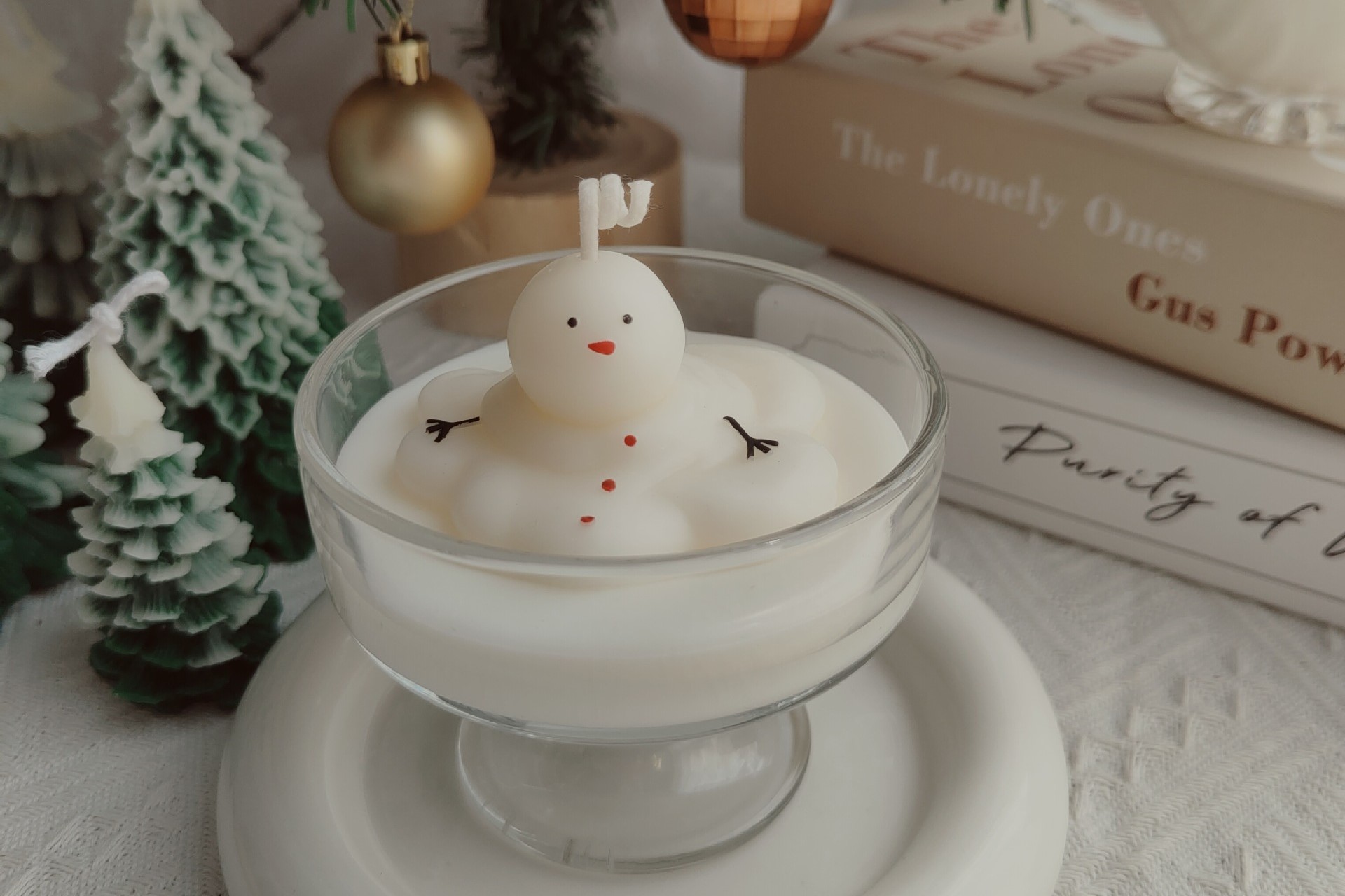 Snowman Scented Candle: Cozy Winter Aromas for Your Home