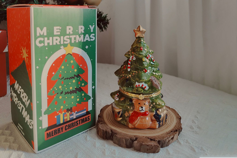 Creative lovely Christmas tree scented candle for Christmas decoration