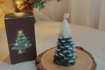 Deep Green Cedar Tree-Shaped Aromatherapy Candle