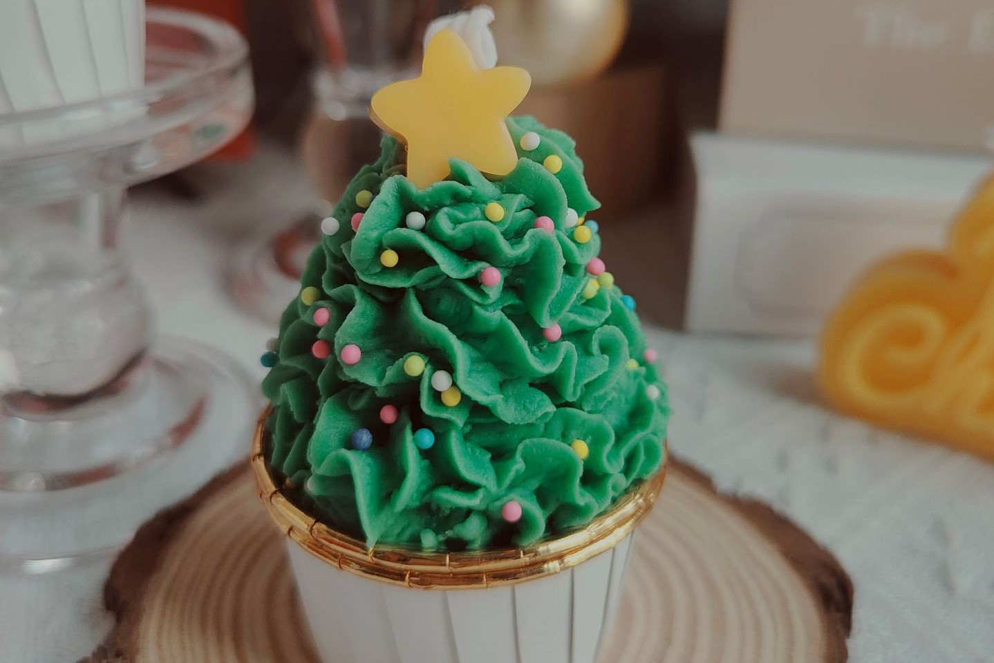 Cup-Shaped Christmas Tree Scented Candle - Festive Aromas
