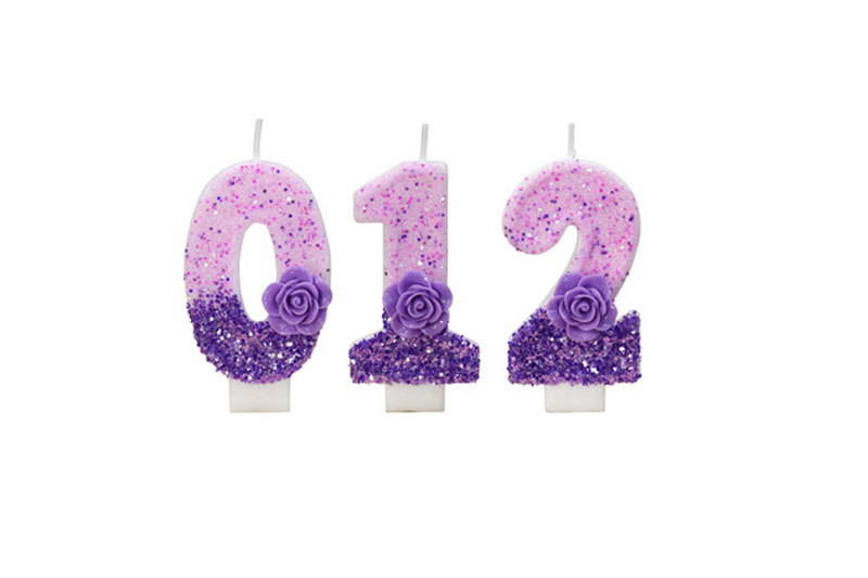 Creative purple flowers decorated with digital modeling birthday candle