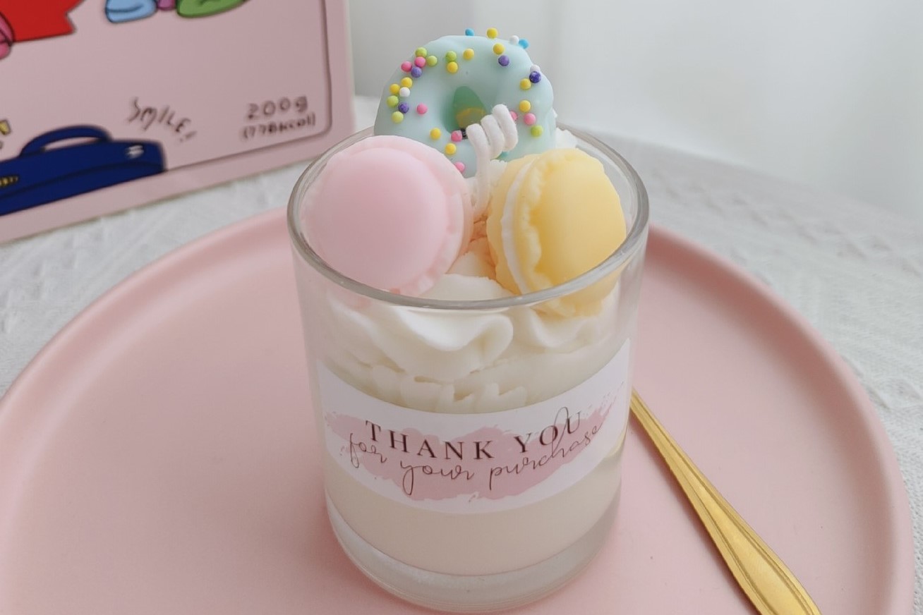 Colorful Macaron-Shaped Scented Candles for Chic Decor