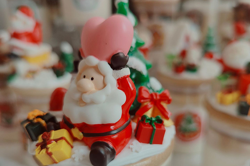 Novelty Creative Santa decorating scented candle with Pink heart