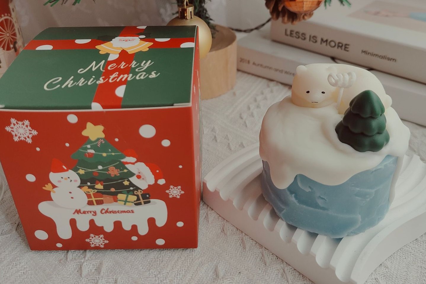 Arctic Bear Cake Scented Candle - Cozy Winter Vibes
