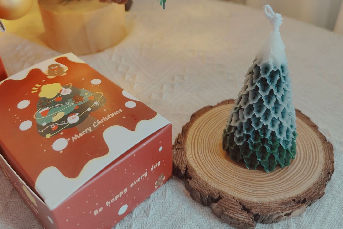Spruce Cone Shaped Aromatherapy Candle - Unique Design