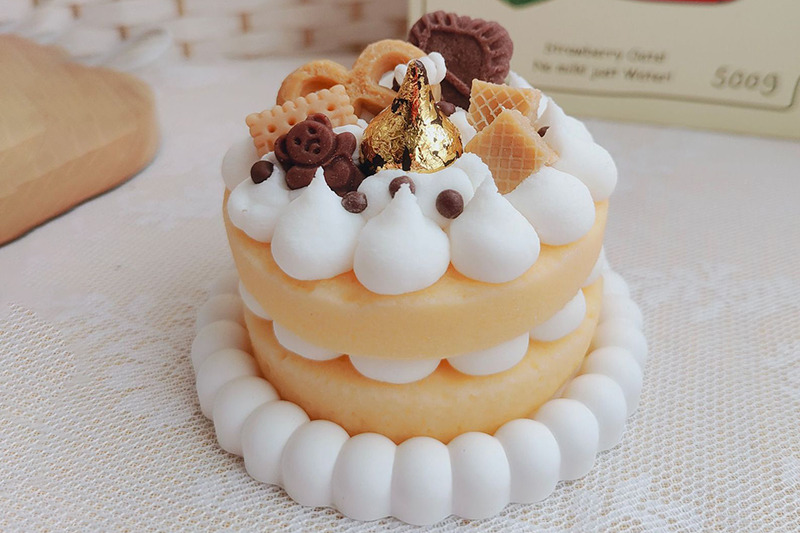 Handmade Yellow Cream Cake Scented Candle with Cookie Decor