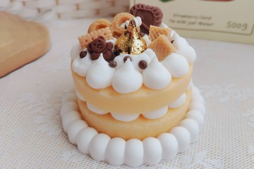 Handmade Yellow Cream Cake Scented Candle with Cookie Decor