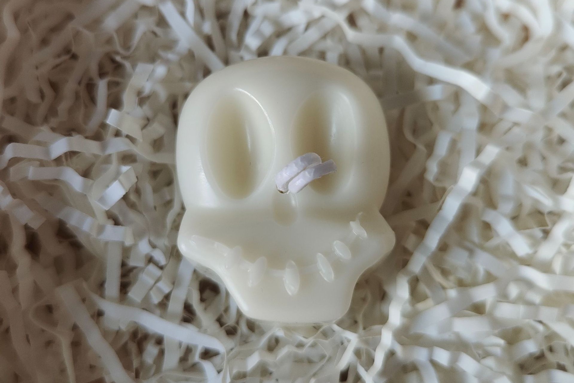 White Skull-Shaped Aromatherapy Candle for Home Decor