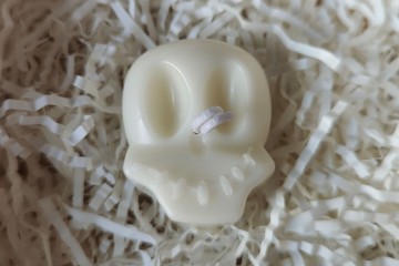 White Skull-Shaped Aromatherapy Candle for Home Decor