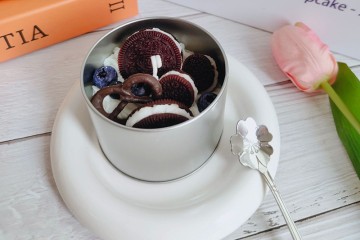 Novelty handmade crative Tin cake dessert scented candle by Oreo cookie decor