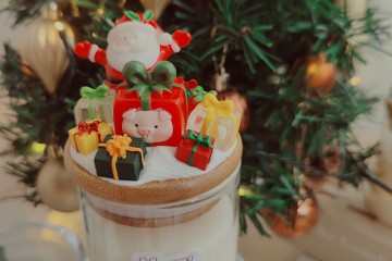 Novelty Creative handmade soy wax scented candle with Santa decor