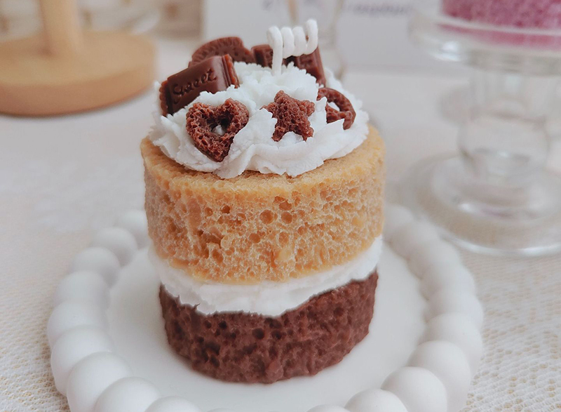 Handcrafted Dual-Colored Cake Scented Candle for Decoration