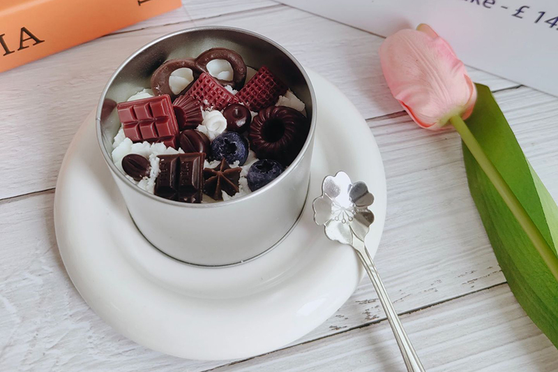 Novelty crative handmade Tin cake dessert  style soy wax scented candle for decoration