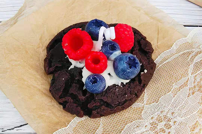 Creative Fruit Mini Blueberries decorated cookies Scented candle