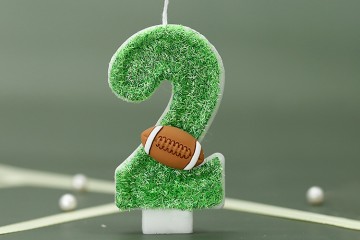 Fresh Green Sports series rugby decorations adorn birthday candle