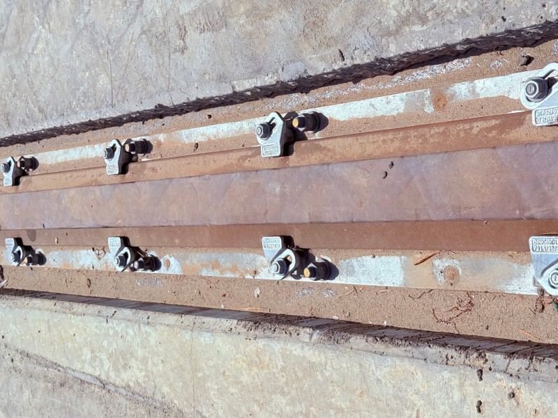 1 rail A100 installed with clip 7116