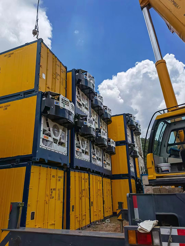Generators for containers