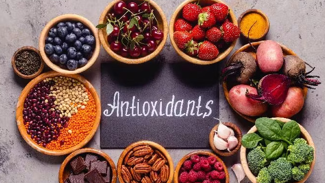 Which Antioxidant Wins? Ferulic Acid vs. Resveratrol