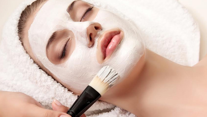 We can use skin care products such as essence liquid and face cream containing quercetin to better promote skin absorption.jpg