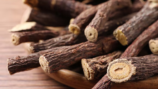 Glycyrrhetinic acid is a natural cosmetic ingredient extracted from licorice roots.jpg
