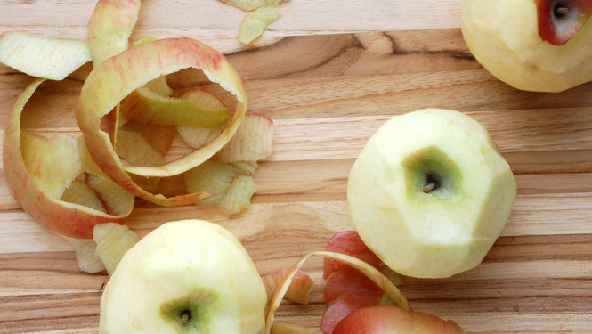 Phloretin is a natural phenol mainly extracted from apple peels.jpg